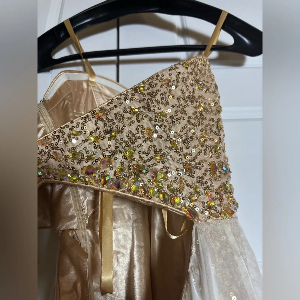 La Femme Strapless Sweetheart Sequins Mini Prom Dress in Gold and White